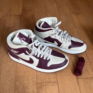 Women's Nike Air Jordan 1 Mid SE Split - Beach Cherrywood